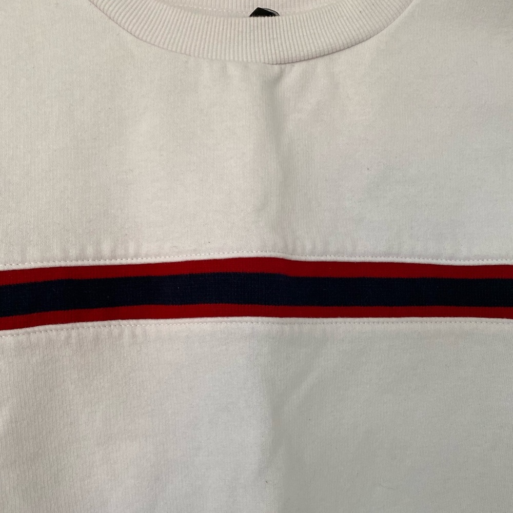 H&M Cropped Crewneck - Picture 2 of 2